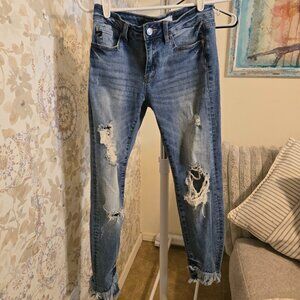 size 7 distressed Kancan